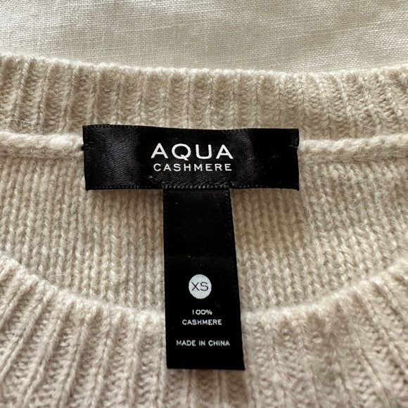 Woman’s Bloomingdale’s Cashmere Sweater - Picture 3 of 3